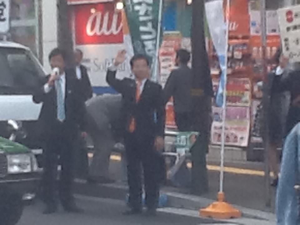 元文部副大臣参議院議員すずきかんが綾瀬駅前で大西さとると足立区の教育改革について熱く語りました